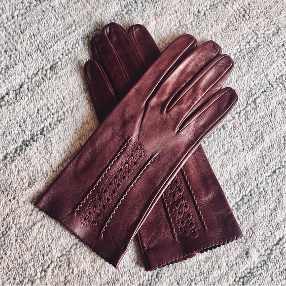 Elegant Burgundy Vintage Leather Gloves - Picture 2 of 11